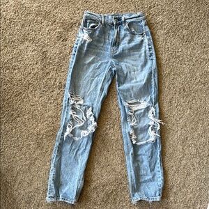 American Eagle Outfitters Strigid Mom Light Blue Distressed Jeans (Short)